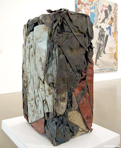 Сезар (Сезар Балдасини), Автомобилна компресия, 1960, боядисана ламарина, Musйe d'Art Moderne de la Ville de Paris, Париж