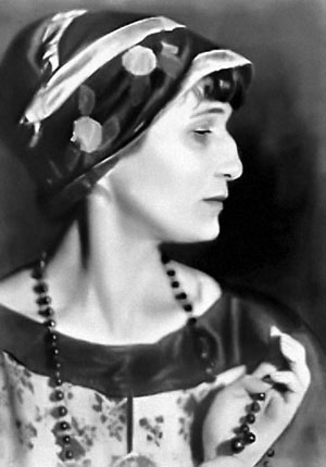 Ана Ахматова през 1924 г. Автор: Моисей Напелбаум (Московски дом на фотографията)