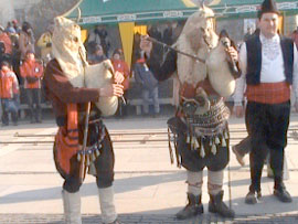 Маски на Рогач (Перник 2006 г.). Сн. В. Янкова и К. Янков