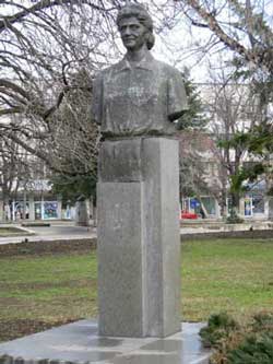 Ето ни и Баба Цола